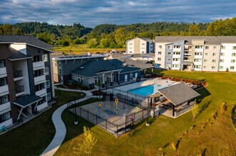 Copper Way Apartments in Spanaway, WA - Foto de edificio - Building Photo