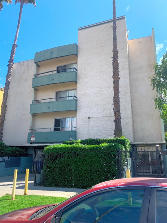 946 Arapahoe St in Los Angeles, CA - Building Photo