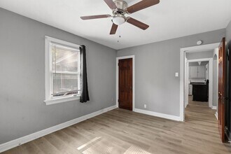 10050 Diamond Dr in St. Louis, MO - Building Photo - Building Photo