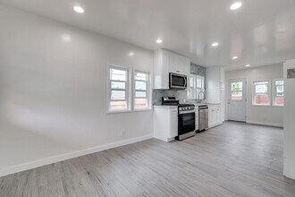 916 Delaware St, Unit 916 Front in Huntington Beach, CA - Building Photo - Building Photo