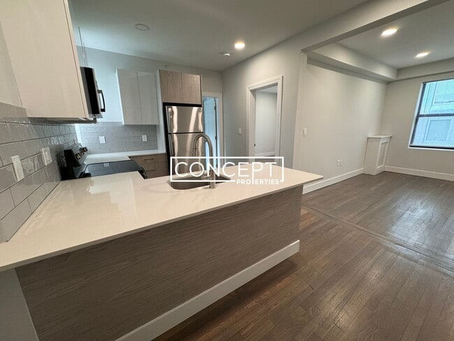 11 Peterborough St, Unit 23CP in Boston, MA - Foto de edificio - Building Photo