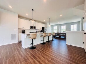 1451 Creekside Cir NW in Atlanta, GA - Building Photo - Building Photo