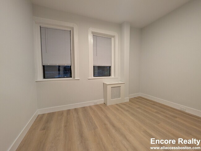 24 Phillips St in Boston, MA - Building Photo - Building Photo