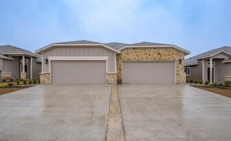 656 Wheatfield Dr in Venus, TX - Building Photo