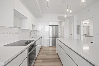 101 Diplomat Pkwy, Unit 2605 in Hallandale Beach, FL - Building Photo - Building Photo