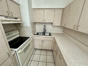 525 Clearfield Rd in Brandon, FL - Building Photo - Building Photo