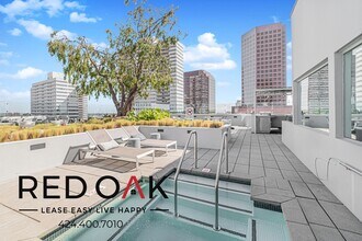 1168 S Barrington Ave in Los Angeles, CA - Foto de edificio - Building Photo