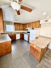 **Reserve for Summer 2026** 4 bedrooms ONE block from Downtown Chico in Chico, CA - Foto de edificio - Interior Photo