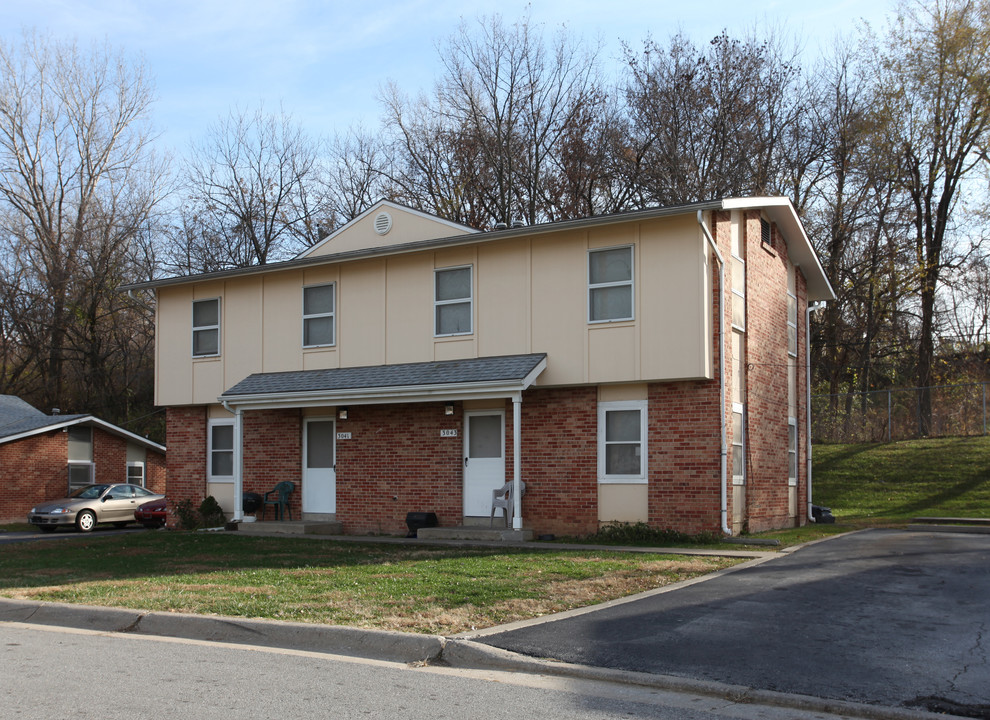 Belrose Manor in Kansas City, KS - Building Photo