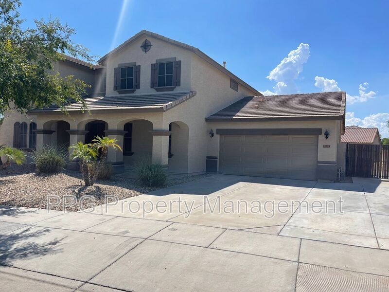11824 N 144th Dr in Surprise, AZ - Building Photo