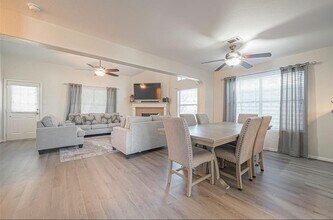 101 Spencer Landing W in La Porte, TX - Building Photo - Building Photo