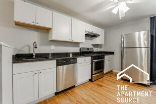 1380 N Dean St, Unit 1r in Chicago, IL - Building Photo