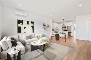 1 Carnation Ave in Floral Park, NY - Building Photo