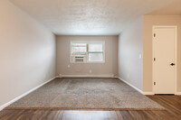 Riley Place Apartments in Bloomington, IL - Foto de edificio - Interior Photo