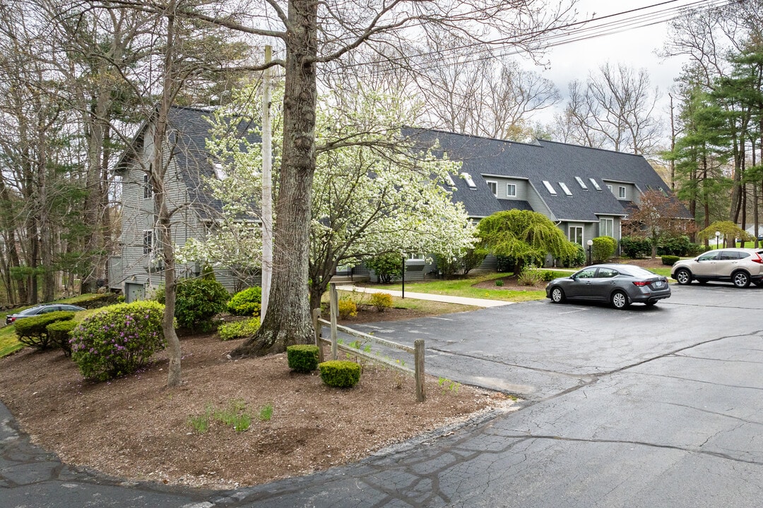 Orchard Gate in Greenville, RI - Foto de edificio