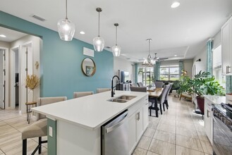 11380 SW Lyra Dr. in Port St. Lucie, FL - Foto de edificio - Building Photo
