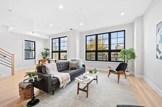 165 Delaware Ave in Jersey City, NJ - Building Photo - Building Photo