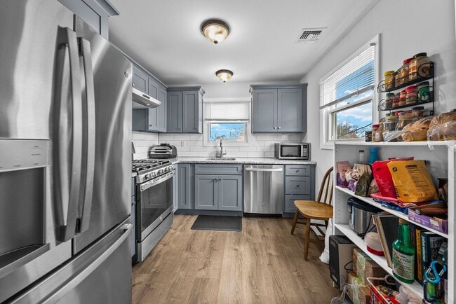 816 King Georges Rd in Woodbridge Township, NJ - Building Photo - Building Photo