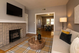 2584 Madison Rd in Cincinnati, OH - Building Photo