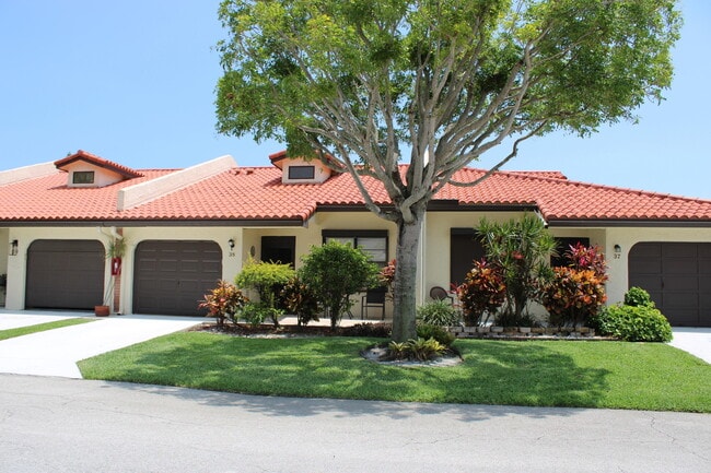 38 Bethesda Park Cir in Boynton Beach, FL - Building Photo - Building Photo