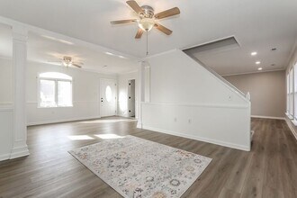 18 Azalea Ln in Levittown, PA - Building Photo - Building Photo