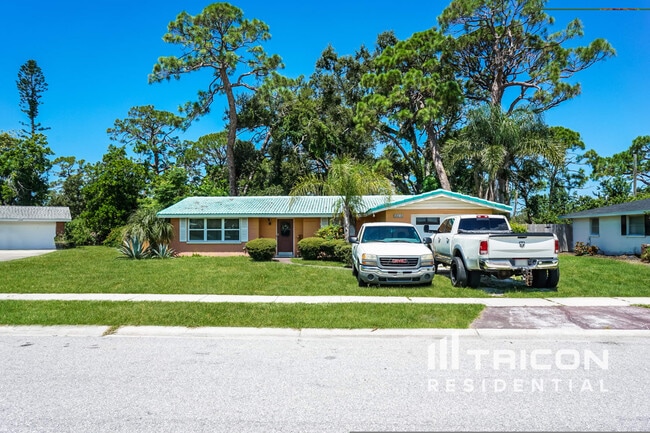 property at 2432 Breakwater Cir