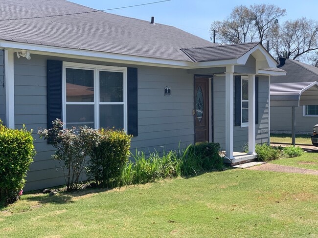 property at 6 Rhonda Dr