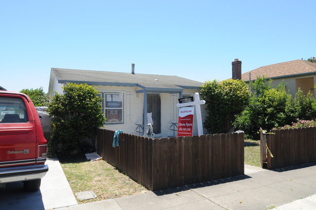 637 Commercial Ave in South San Francisco, CA - Foto de edificio - Building Photo