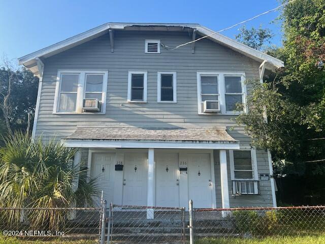 240 E 18th St in Jacksonville, FL - Foto de edificio