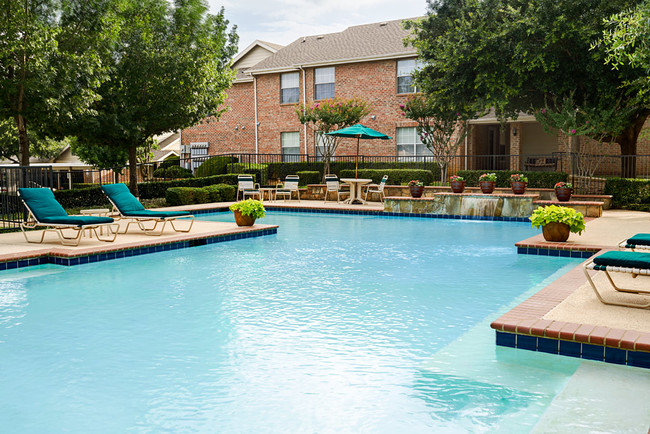 The Village at Johnson Creek in Arlington, TX - Foto de edificio - Building Photo