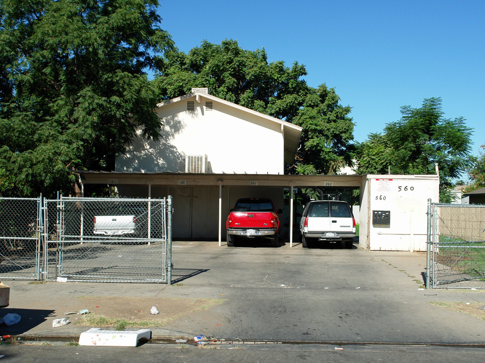 560 S Backer Ave in Fresno, CA - Building Photo