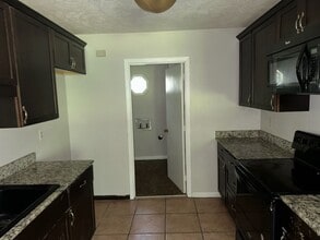 595 Sykes Rd in Jackson, MS - Building Photo - Building Photo