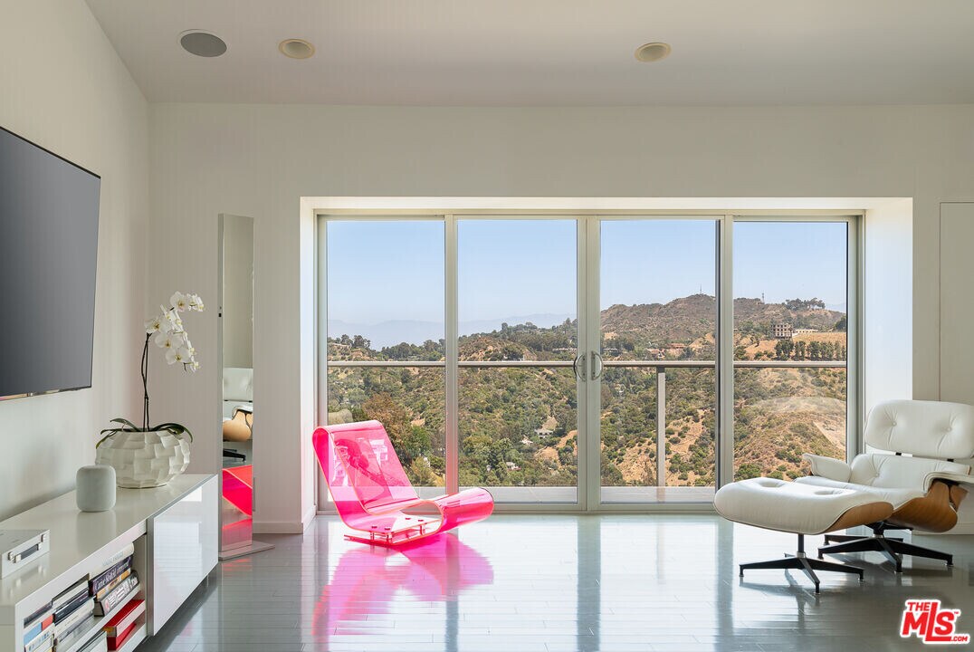 8307 Rugby Pl in Los Angeles, CA - Building Photo