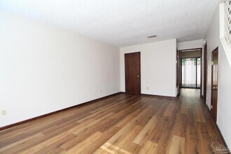 1455 Acorn Ln in Pensacola, FL - Foto de edificio - Building Photo
