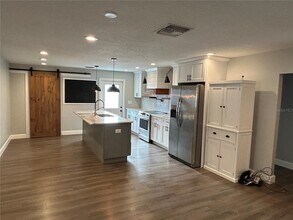 2108 W Powhatan Ave in Tampa, FL - Building Photo - Building Photo