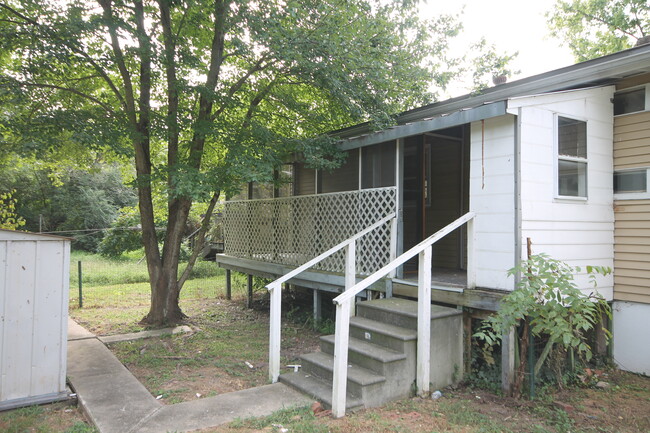 2411 Alexander Ave in Richmond, VA - Foto de edificio - Building Photo