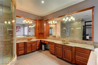 252 Dark Forest Ave in Las Vegas, NV - Building Photo - Building Photo