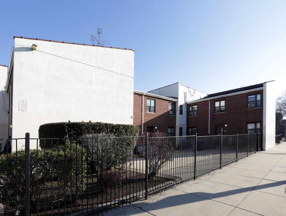 Collegeview Apartments in Philadelphia, PA - Building Photo