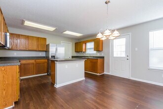10236 Hatherley Way in Fishers, IN - Foto de edificio - Building Photo
