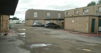 Versailles Apartments in Laredo, TX - Building Photo