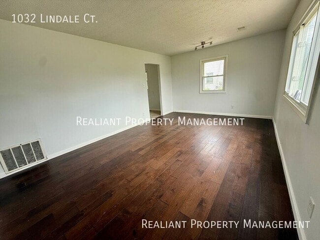 1032 Lindale Ct in Cincinnati, OH - Building Photo - Building Photo