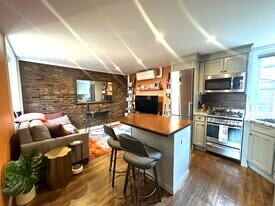 10 Henchman St, Unit 5R in Boston, MA - Building Photo