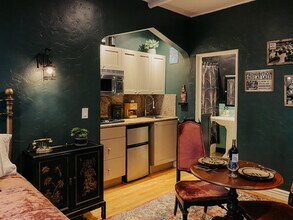 The Adelon - FURNISHED SUITES in Beverly Hills, CA - Foto de edificio - Building Photo