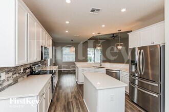 2742 Bobby Jones St in West Melbourne, FL - Foto de edificio - Building Photo