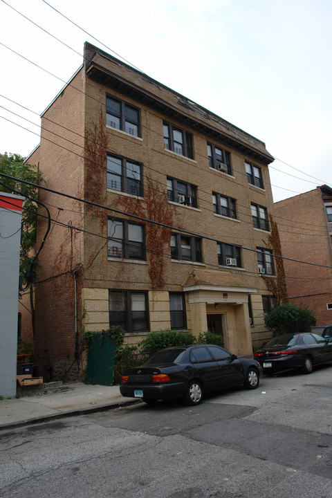 26 Rollins St in Yonkers, NY - Building Photo