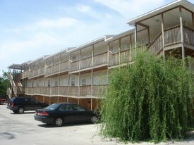 944 N Storer Ave Apartamentos