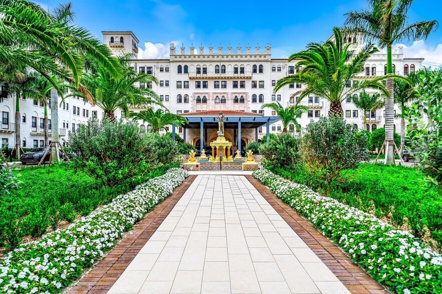 361 Mizner Lake Estates Dr, Unit 207 in Boca Raton, FL - Building Photo