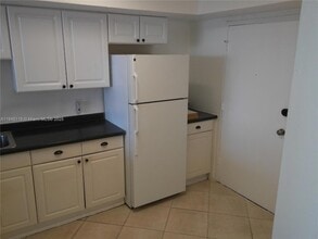 1301 NE Miami Gardens Dr, Unit 602W in Miami, FL - Building Photo - Building Photo