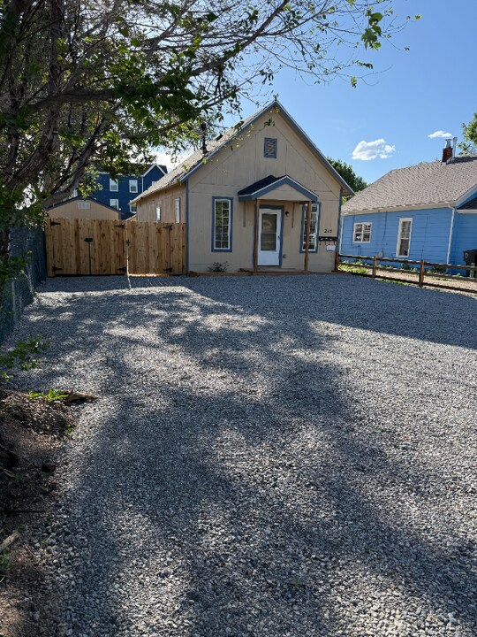 215 Collyer St in Longmont, CO - Building Photo