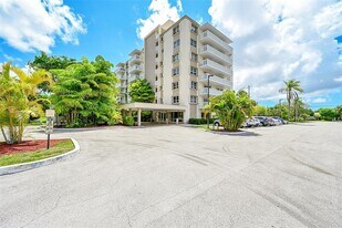 1831 NE 38th St in Fort Lauderdale, FL - Building Photo